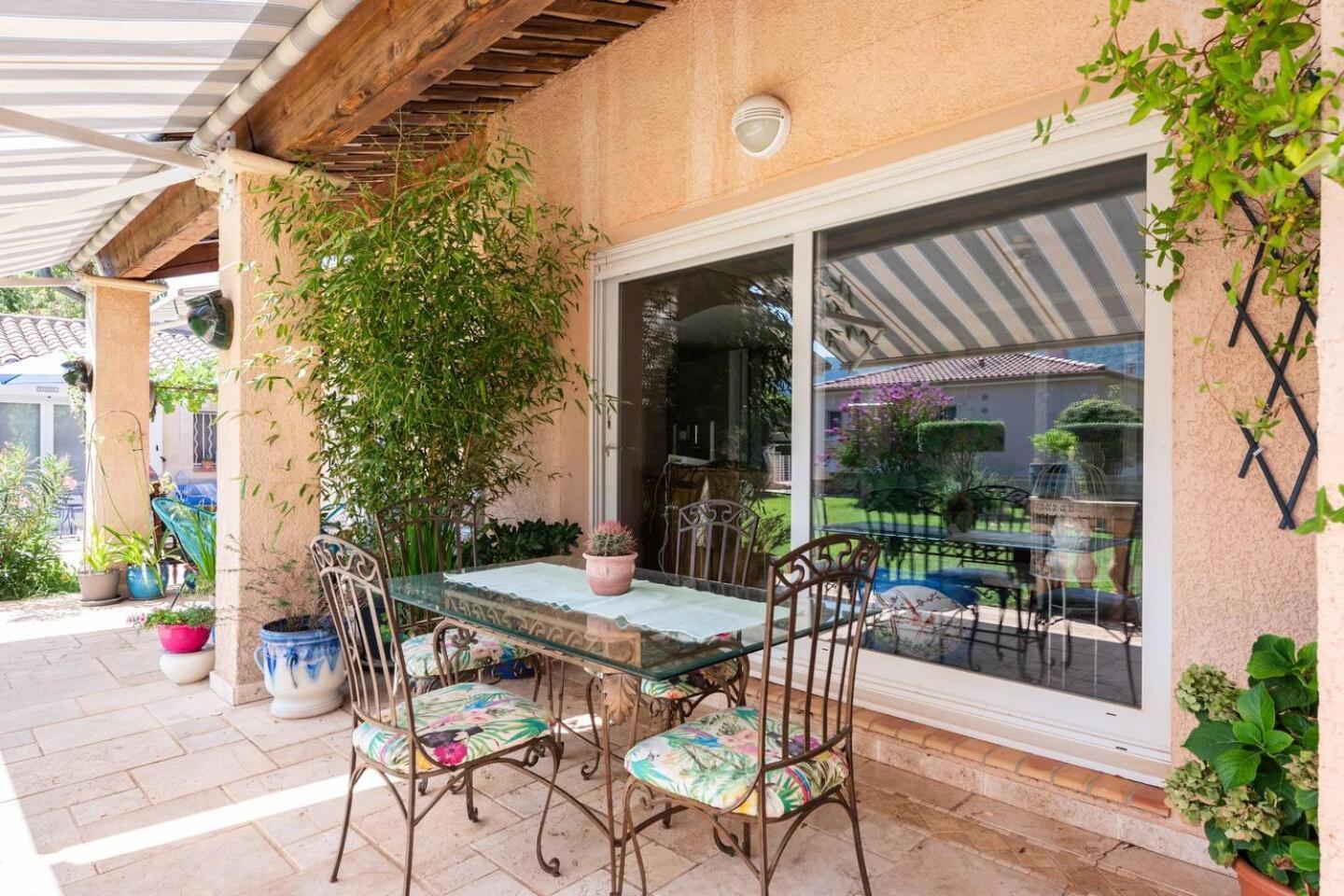 Chambre Et Table D'Hotes Villa Pomponette Nans-les-Pins Exterior foto