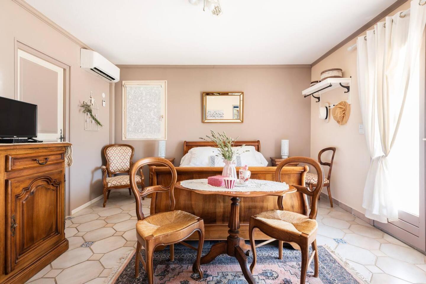 Chambre Et Table D'Hotes Villa Pomponette Nans-les-Pins Exterior foto