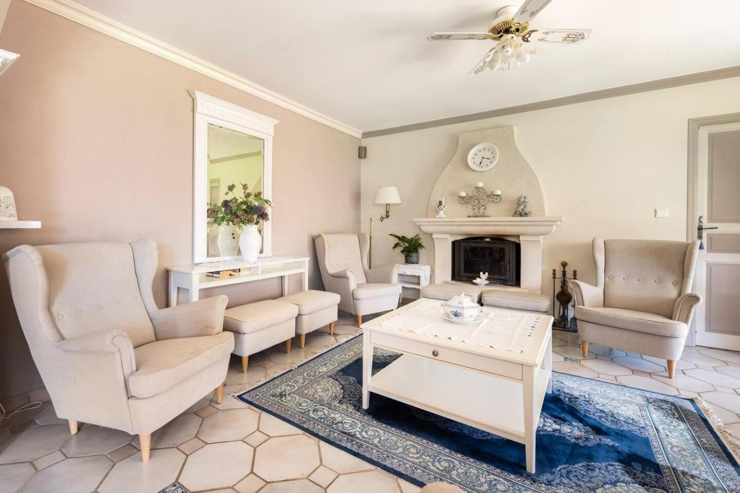 Chambre Et Table D'Hotes Villa Pomponette Nans-les-Pins Exterior foto
