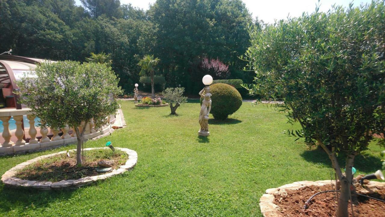 Chambre Et Table D'Hotes Villa Pomponette Nans-les-Pins Exterior foto